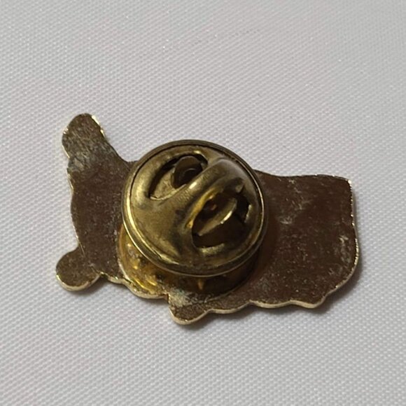 Vintage USA Map Enamel Lapel Pin 1" Gold & Black Letters in Red White & Blue - Picture 3 of 6